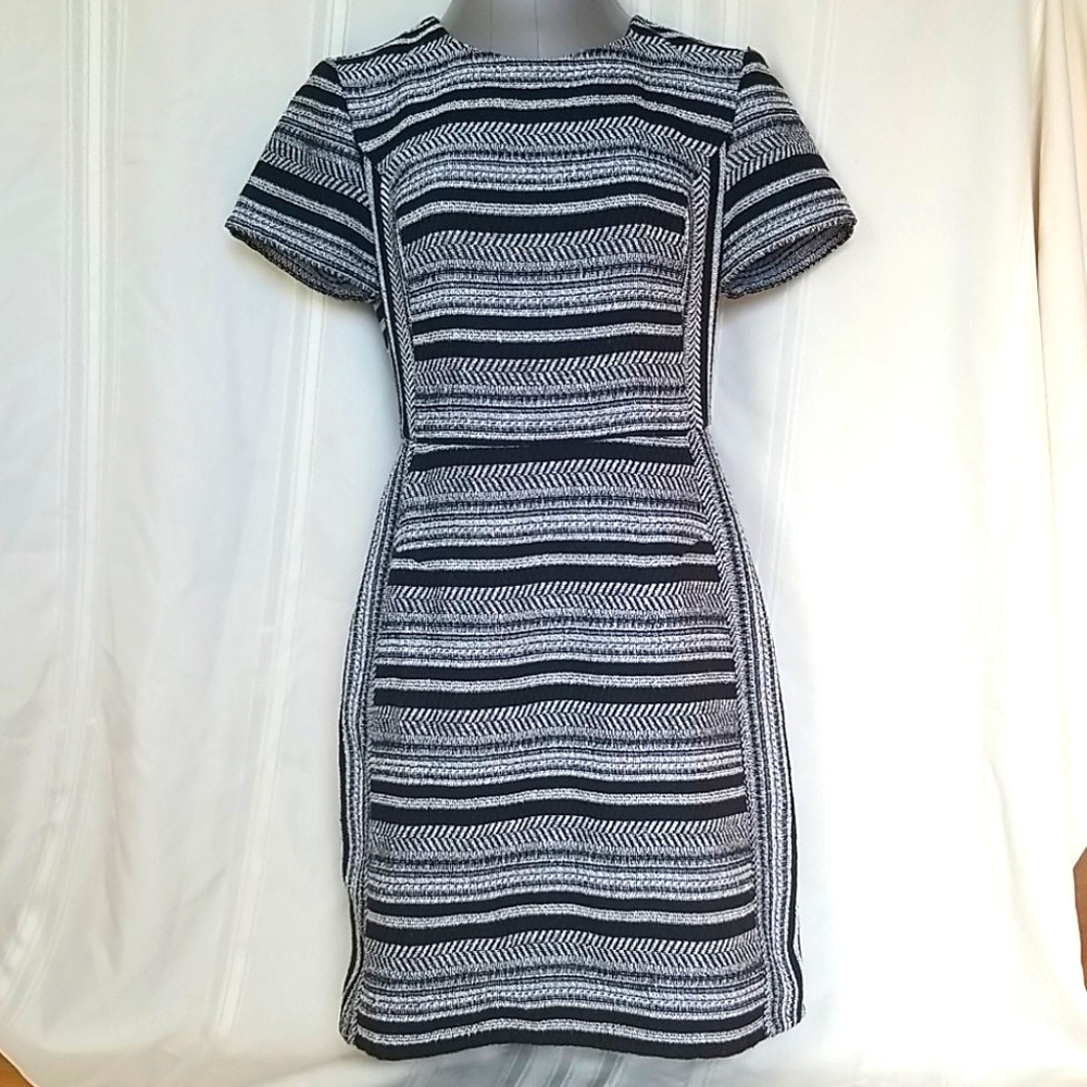 Fitted woven black and white dress